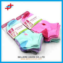 Calcetines deportivos de tubo de patrón de colores, baratos y de moda al por mayor.